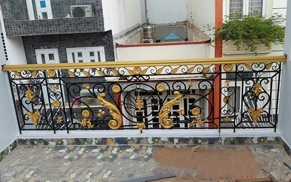 Ban công sắt mỹ nghệ biệt thự?v=1565248715800